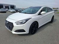 Gebraucht Hyundai i40 Premium 141 PS (103 kW) 2017 White crystal / mic Kombi