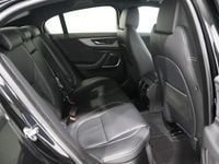 Używany Jaguar XE R-Dynamic 179 KM (131 kW) 2019 Czarny Sedan/Limuzyna
