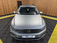 Gebraucht VW Passat 150 PS (110 kW) 2023 Silber Kombi
