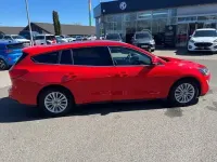 Käytetty Ford Focus Titanium 125 HP (91 kW) 2022 Punainen Farmari