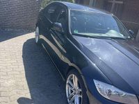 Gebraucht BMW 318 143 PS (105 kW) 2011 Schwarz Limousine