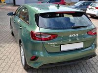 Gebraucht Kia Ceed 101 PS (74 kW) 2024 Experience green meallic Kleinwagen