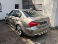 Gebraucht BMW 318 143 PS (105 kW) 2010 Grau Limousine