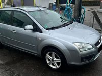 Gebraucht Ford Focus Ghia 116 PS (85 kW) 2005 Silber Kombi