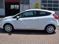 Gebraucht Ford Fiesta Trend 92 PS (67 kW) 2012 Weiß Kleinwagen