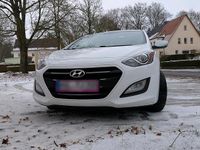Gebraucht Hyundai i30 110 PS (80 kW) 2017 Weiß Kleinwagen