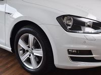 Gebraucht VW Golf VII LOUNGE 110 PS (80 kW) 2015 Pure white Limousine