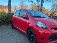Gebraucht Toyota Aygo 68 PS (50 kW) 2012 Rot Kleinwagen