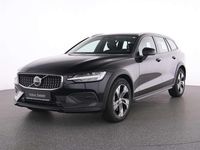 Gebraucht Volvo V60 CC Plus 197 PS (144 kW) 2024 Schwarz onyx black / metallic Kombi