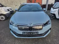 Gebraucht Skoda Superb LAURIN & KLEMENT 156 PS (114 kW) 2022 Patinagrau Kombi