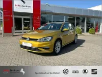 Gebraucht VW Golf VII 125 PS (91 kW) 2017 Curcuma yellow metallic Limousine