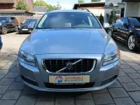 Gebraucht Volvo V70 Momentum 145 PS (106 kW) 2010 Electricsilver Kombi