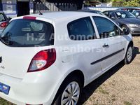 Gebraucht Renault Clio III 75 PS (55 kW) 2012 Weiß Kleinwagen