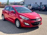 Gebraucht Hyundai i30 99 PS (72 kW) 2012 Rot Limousine