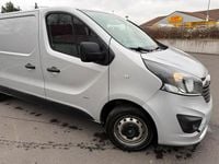 Gebraucht Opel Vivaro 120 PS (88 kW) 2015 Silber Van / Kleinbus