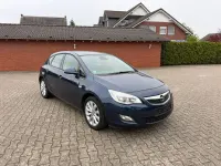 Gebraucht Opel Astra 140 PS (102 kW) 2012 Blau Limousine
