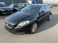 Gebraucht Volvo V40 Momentum 177 PS (130 kW) 2014 Schwarz Limousine