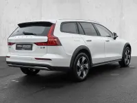 Gebraucht Volvo V60 CC Plus 197 PS (144 kW) 2024 Weiß Kombi