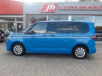 Second-hand VW Multivan Style 204 CP (150 kW) 2022 Albastru Monovolum