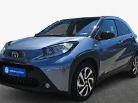 Gebraucht Toyota Aygo X Basis 72 PS (52 kW) 2025 Celestite grey metallic / night sky black SUV