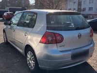 Second-hand VW Golf V 105 CP (77 kW) 2007 Argintiu Berlinǎ