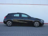 Gebraucht Mercedes A160 109 PS (80 kW) 2021 Kosmosschwarz metalliclack 191 Limousine