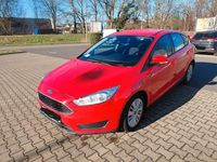 Gebraucht Ford Focus Ambiente 101 PS (74 kW) 2016 Rot Limousine