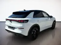 Gebraucht VW T-Roc R-line 150 PS (110 kW) 2026 Pure white uni / schwarz uni SUV
