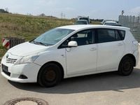 Gebraucht Toyota Verso 126 PS (92 kW) 2011 Weiß Van / Kleinbus