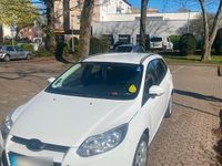 Gebraucht Ford Focus 105 PS (77 kW) 2011 Weiß Kombi