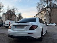 Gebraucht Mercedes E200 AMG line 184 PS (135 kW) 2016 Weiß Limousine