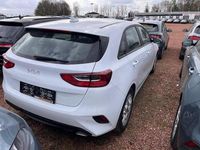 Gebraucht Kia Ceed Play 120 PS (88 kW) 2023 Weiß Kleinwagen