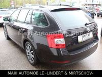 gebraucht Skoda Octavia Combi 2,0 TDI DSG Style*Navi*AHK*