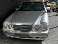 Second-hand Mercedes E220 143 CP (105 kW) 2000 Argintiu Berlinǎ
