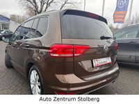 Gebraucht VW Touran Highline 150 PS (110 kW) 2017 Braun Van / Kleinbus