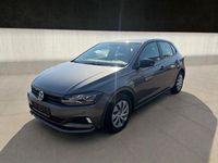 Gebraucht VW Polo 65 PS (47 kW) 2018 Grau Kleinwagen