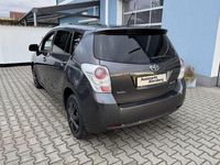 Gebraucht Toyota Verso Edition 132 PS (97 kW) 2011 Grau Van / Kleinbus