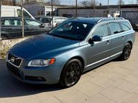 Gebraucht Volvo V70 Momentum 215 PS (158 kW) 2012 Blau Kombi