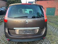 Gebraucht Renault Scénic III Dynamique 110 PS (80 kW) 2011 Mokkabraun Van / Kleinbus