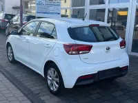 Gebraucht Kia Rio 101 PS (74 kW) 2021 Weiß Limousine