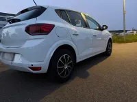 Używany Dacia Sandero Expression 91 KM (66 kW) 2023 Biały Sedan/Limuzyna