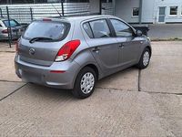 Gebraucht Hyundai i20 86 PS (63 kW) 2013 Grau Kleinwagen