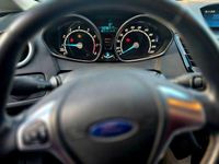 Gebraucht Ford Fiesta Trend 101 PS (74 kW) 2017 Weiß Kleinwagen