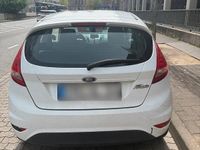 Gebraucht Ford Fiesta 60 PS (44 kW) 2010 Weiß Kleinwagen