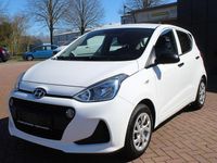 Gebraucht Hyundai i10 Basis 67 PS (49 kW) 2017 Weiß Kleinwagen