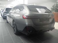 Gebraucht BMW 540 Performance 286 PS (210 kW) 2026 Oxidgrau ii metallic Kombi