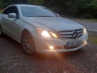 Gebraucht Mercedes E220 Elegance 170 PS (125 kW) 2011 Weiß Coupé