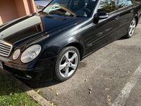Second-hand Mercedes E220 150 CP (110 kW) 2004 Negru Berlinǎ