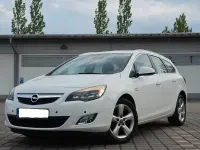 Gebraucht Opel Astra Edition 165 PS (121 kW) 2012 Weiß Kombi