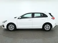Gebraucht Hyundai i30 Pure 110 PS (80 kW) 2021 Weiß Limousine
